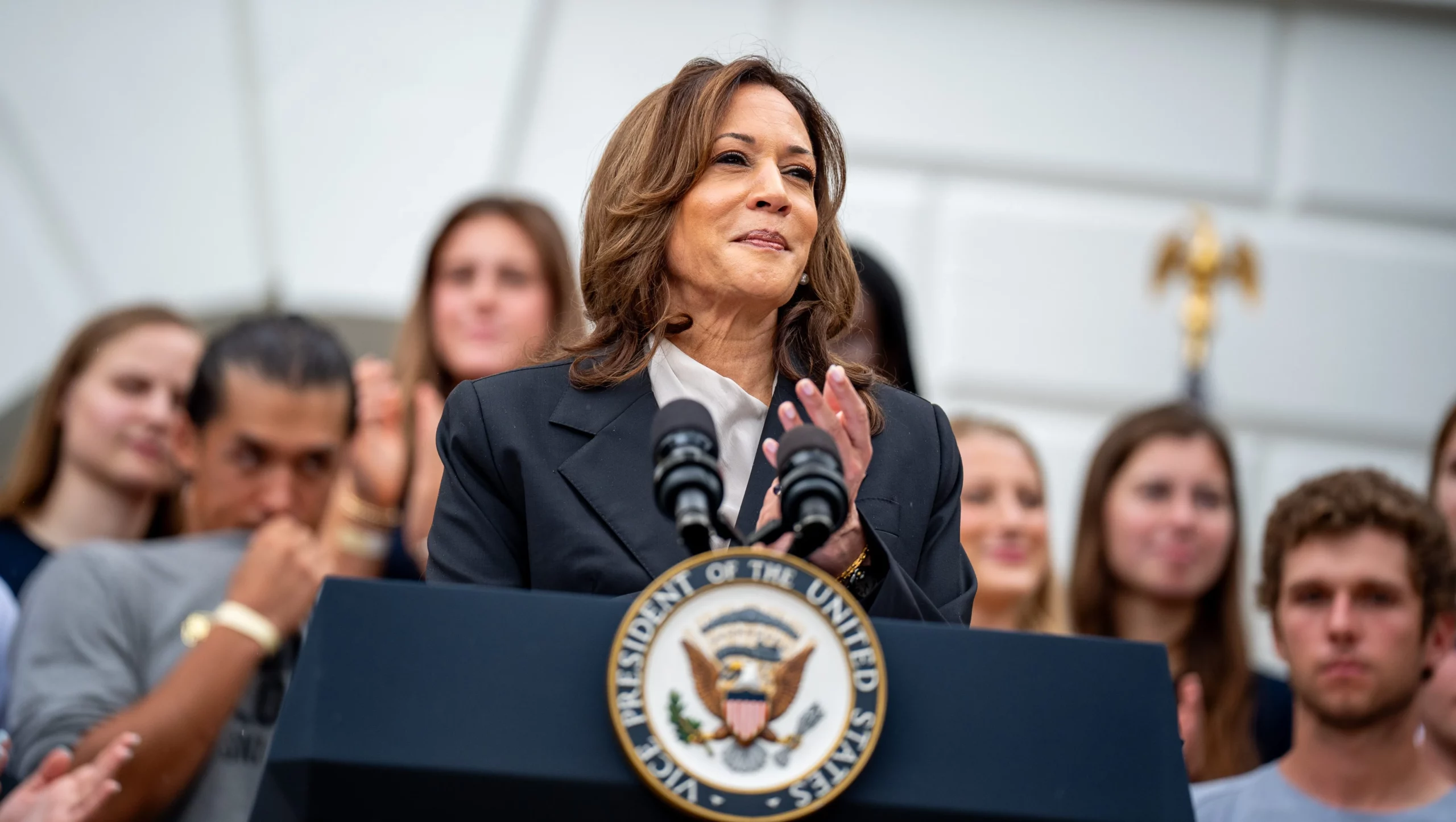 Kamala Harris’ Campaign to Elect a Governor as Running Mate in Hollywood Life