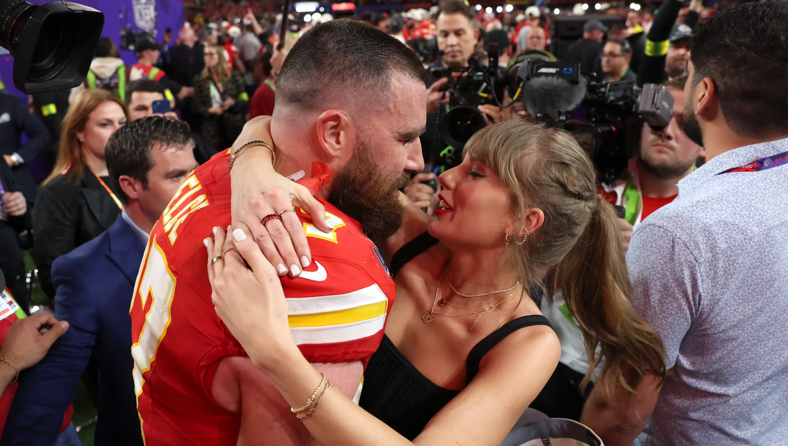 Taylor Swift to attend Travis Kelce’s Chiefs game opener, according to report from Hollywood Life.